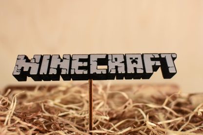 drevene logo minecraft na tortu