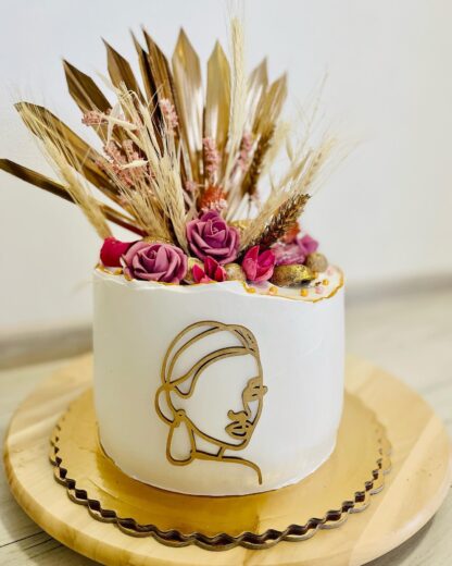 torta s dekoráciou ženy