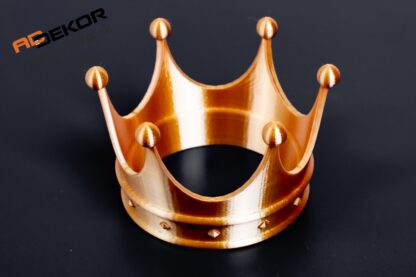 zlatá korunka z plastu