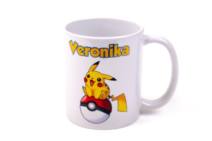 hrnček pokémon s menom